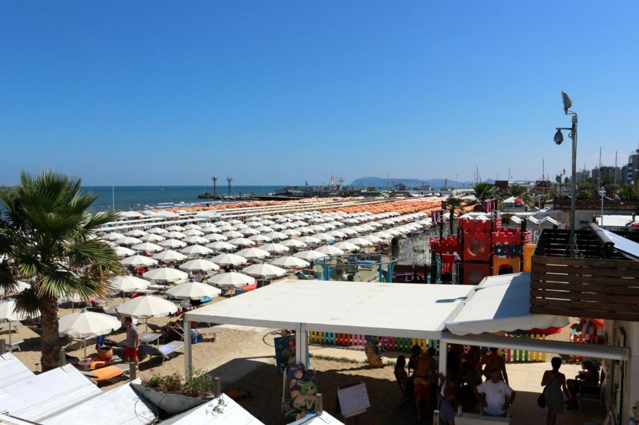 Hotel Record Riccione Extérieur photo