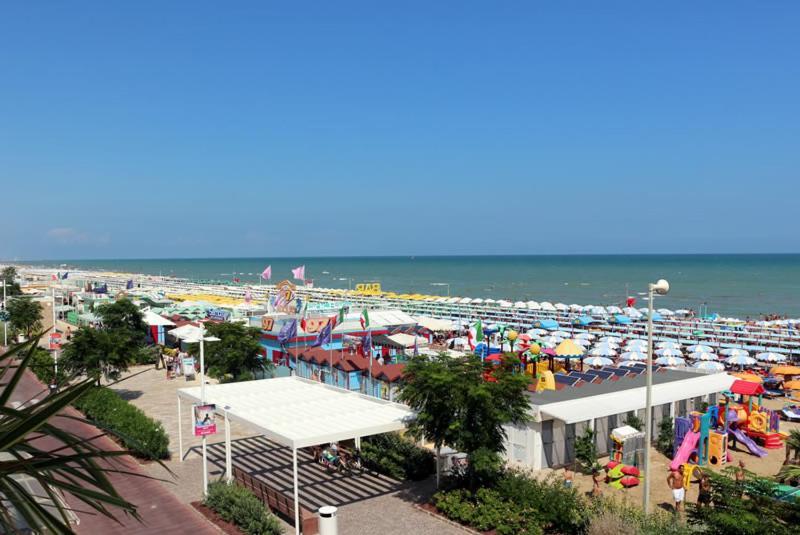 Hotel Record Riccione Extérieur photo