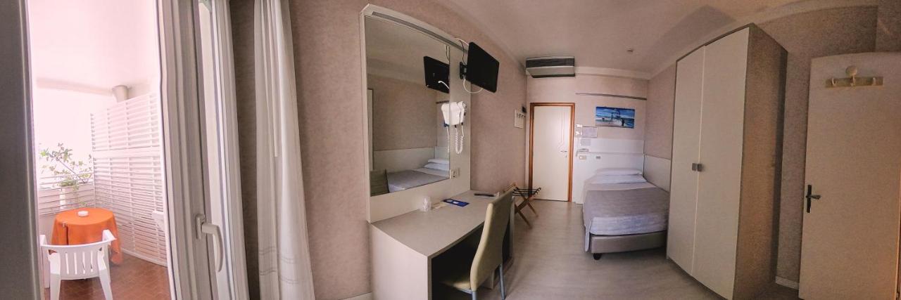 Hotel Record Riccione Extérieur photo