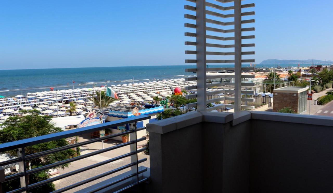 Hotel Record Riccione Extérieur photo