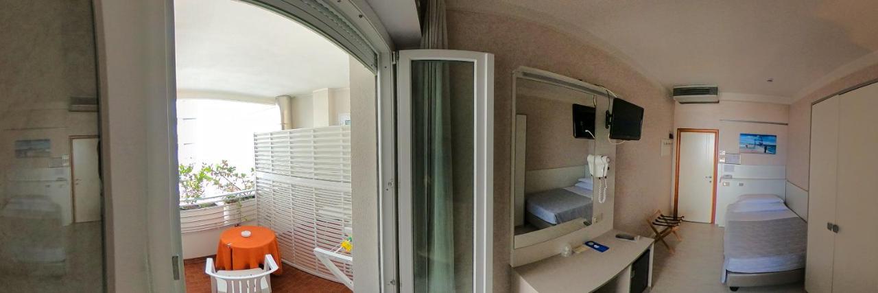 Hotel Record Riccione Extérieur photo
