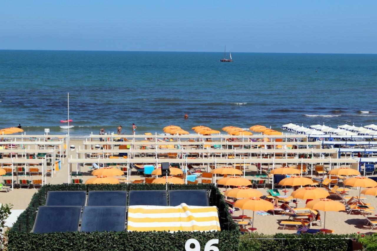 Hotel Record Riccione Extérieur photo