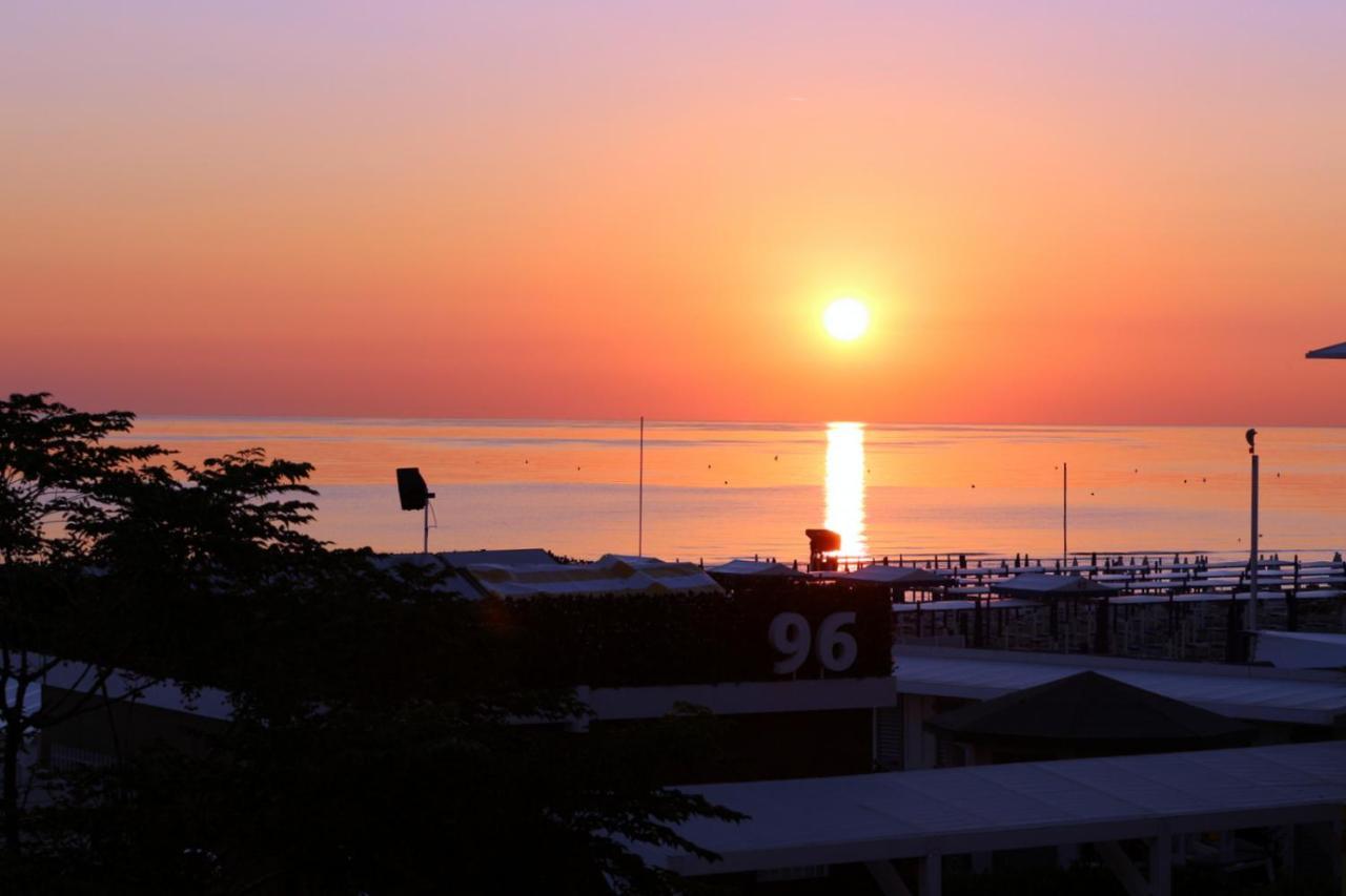 Hotel Record Riccione Extérieur photo