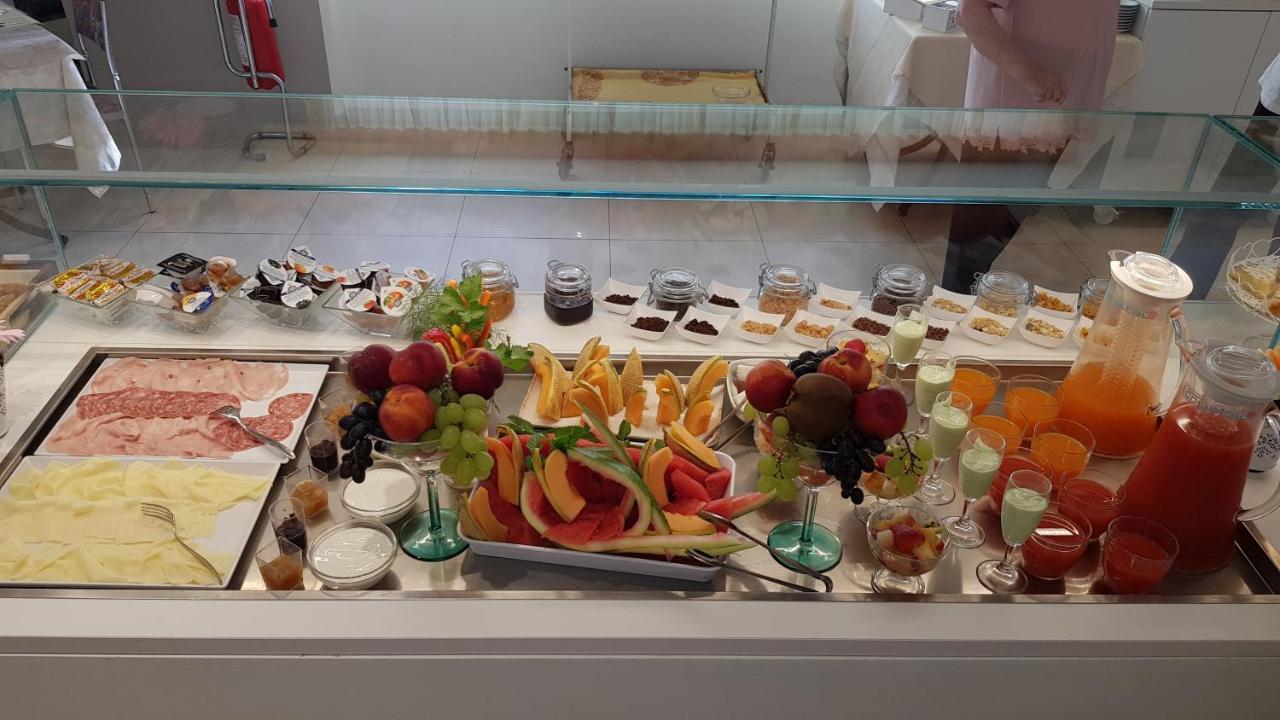 Hotel Record Riccione Extérieur photo