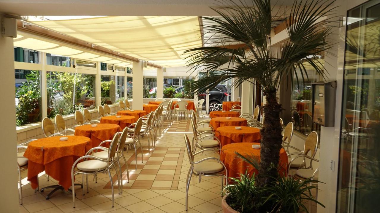 Hotel Record Riccione Extérieur photo