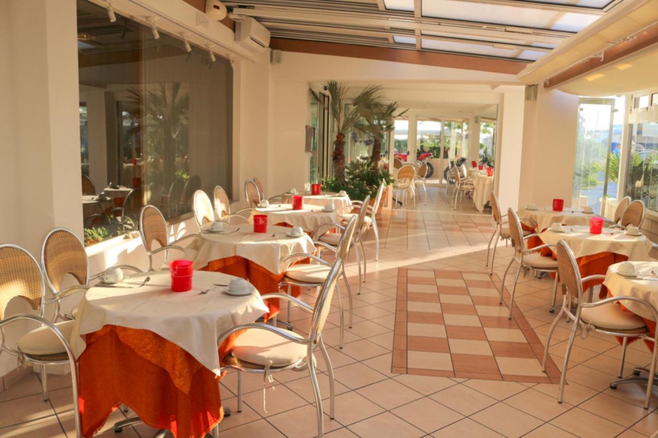 Hotel Record Riccione Extérieur photo